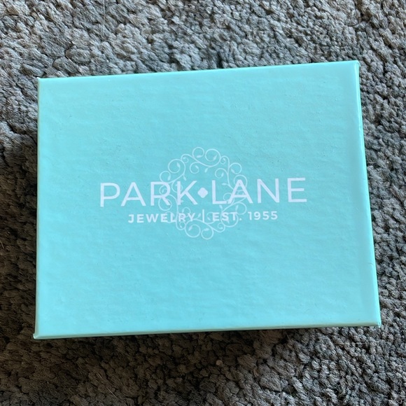 NEW Park Lane Crepe gold earrings - Picture 5 of 5